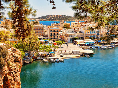 Hafenpromenade in Agios Nikolaos am Voulismeni See